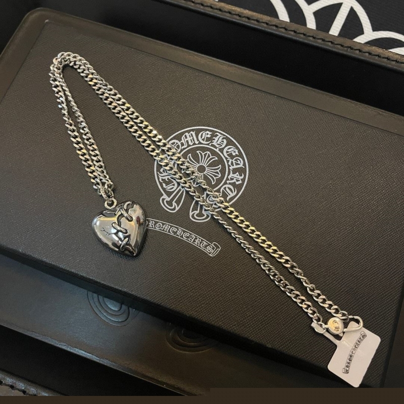 Ch**me He**ts necklaces